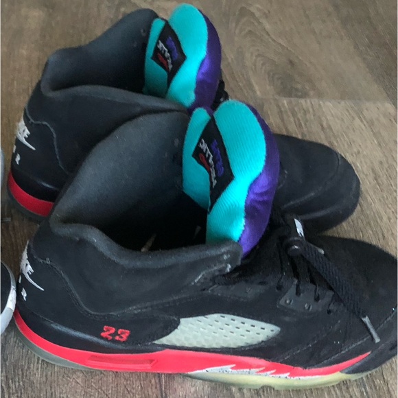 Youth Jordan Sneakers - Picture 2 of 2